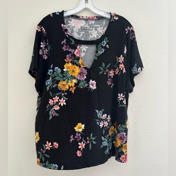 torrid Tops - Torrid super soft knit size 2 floral keyhole cutout top